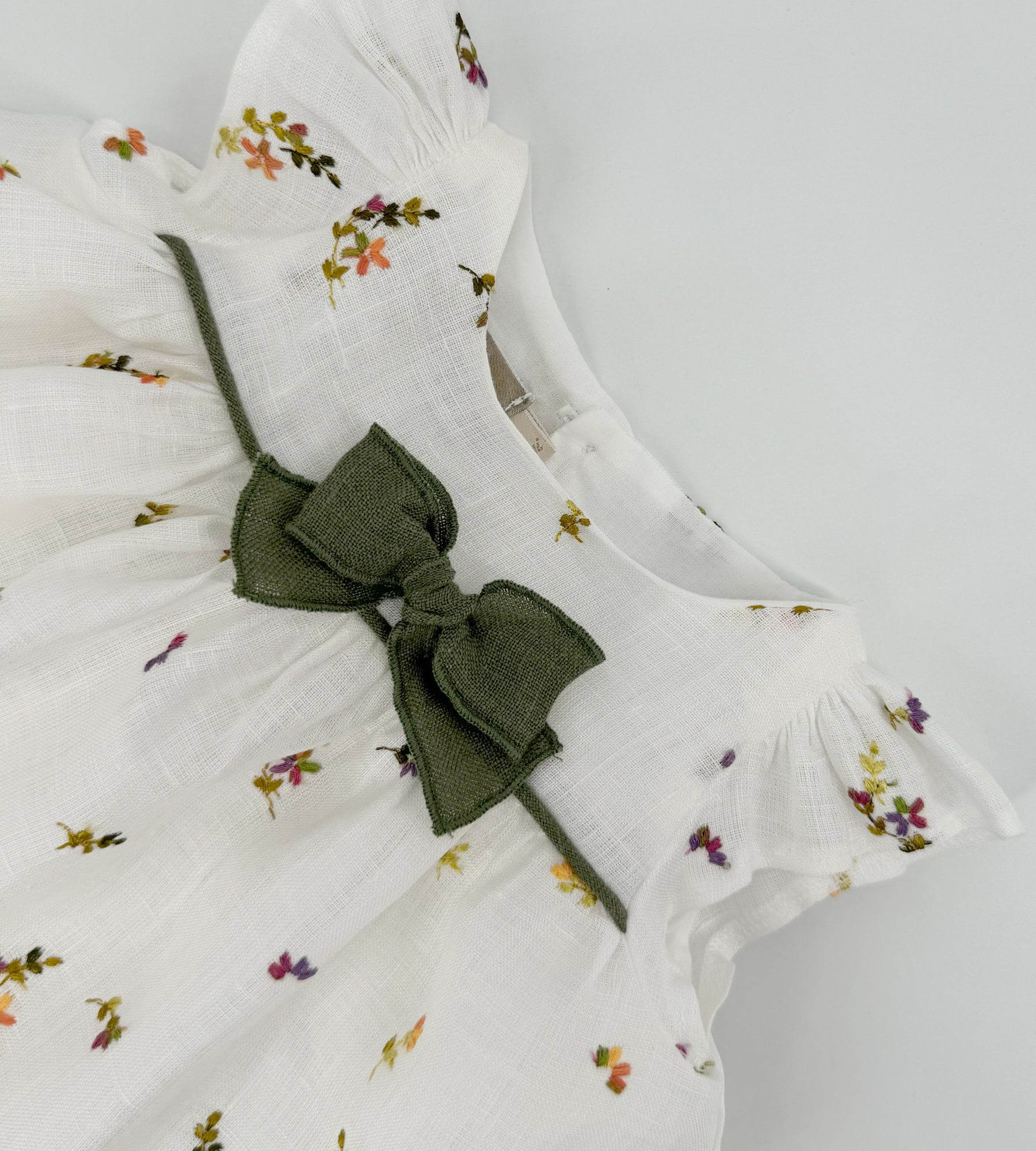 EMBROIDERED WHITE COMPLETE