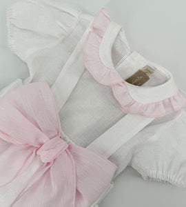 WHITE AND PINK COMLETINO