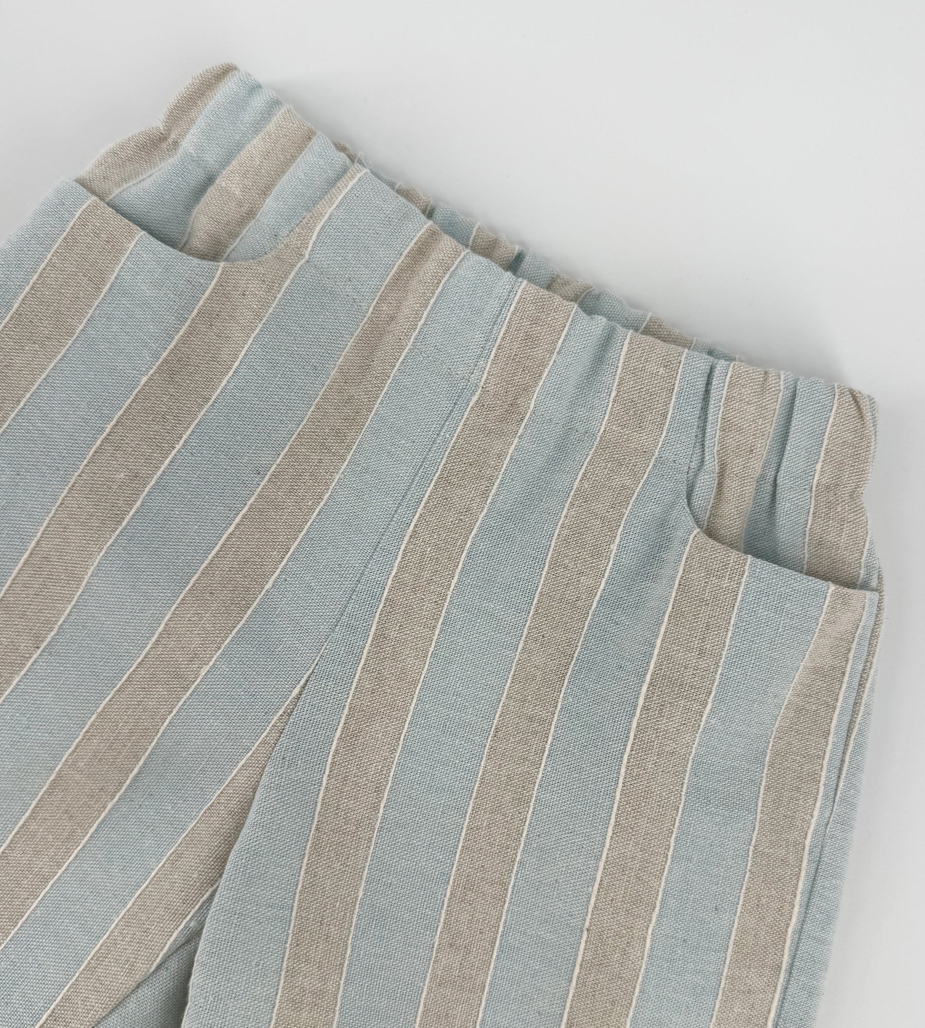 BLUE AND BEIGE STRIPED SHORTS