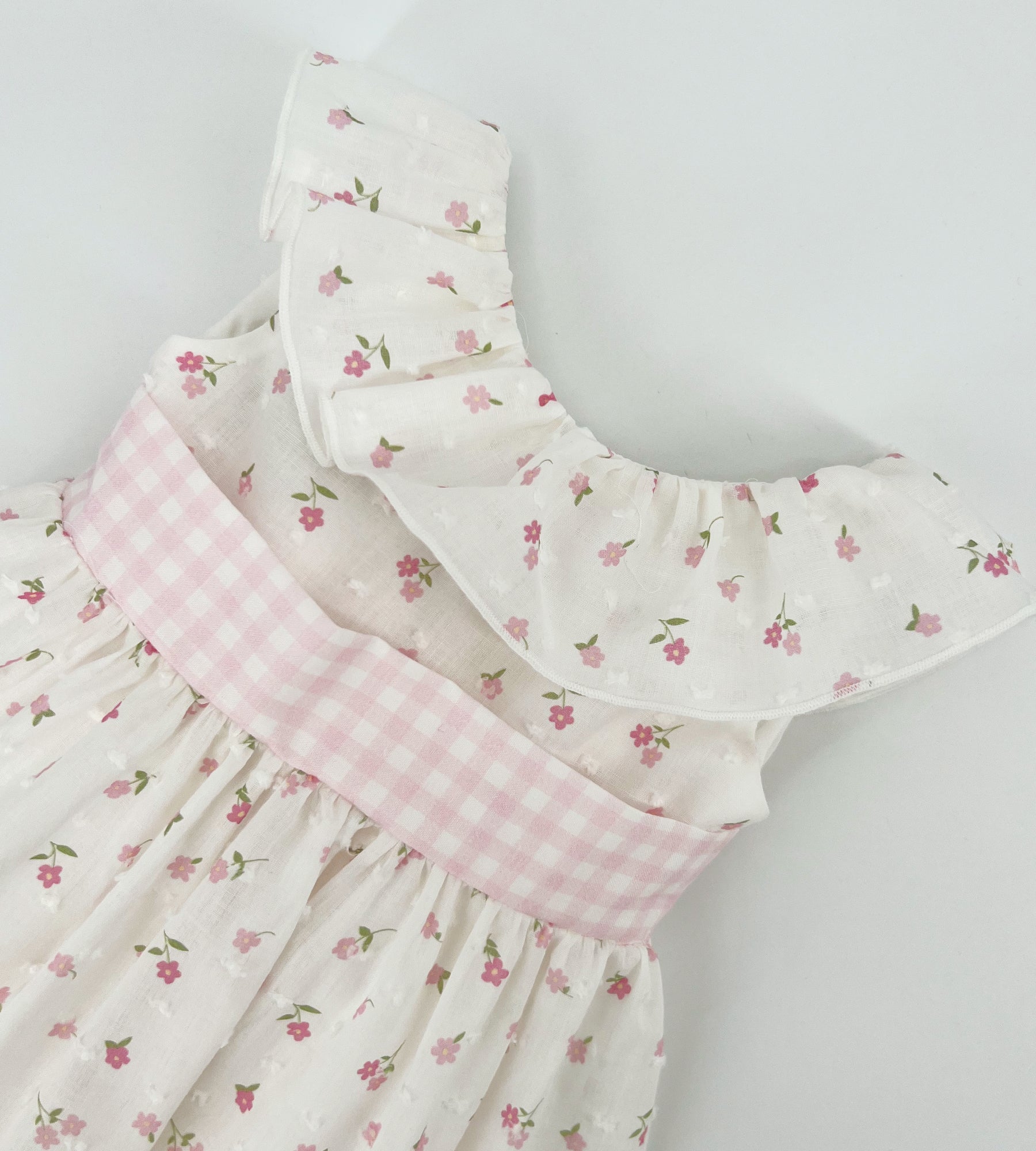 ABITO BIANCO A FIORI ROSA