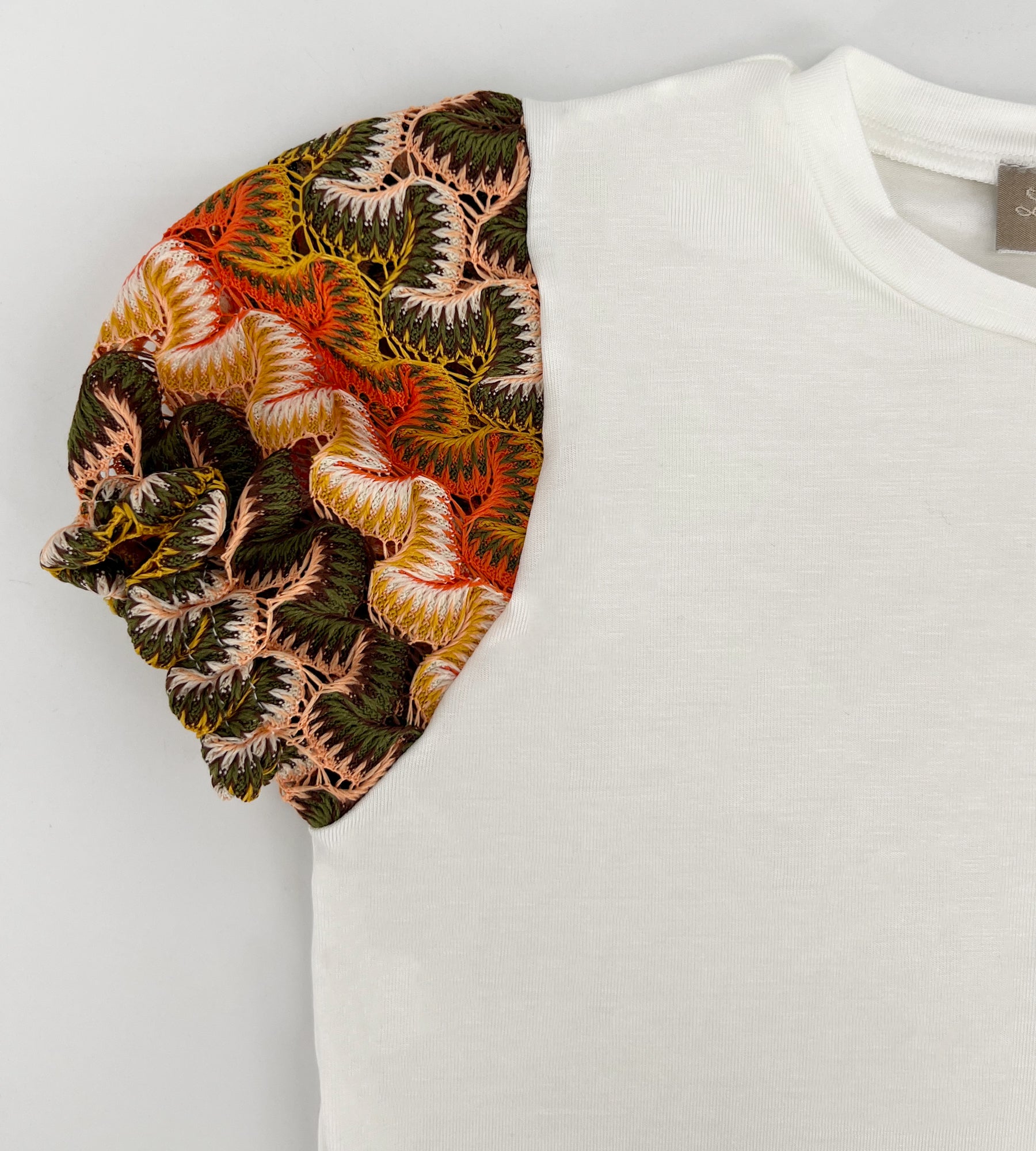 WHITE T-SHIRT WITH FLUO PATTERN